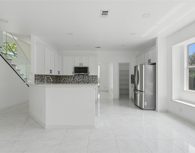 5001 Spicewood Drive - Photo Thumbnail 6