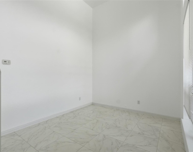 5001 Spicewood Drive - Photo Thumbnail 4