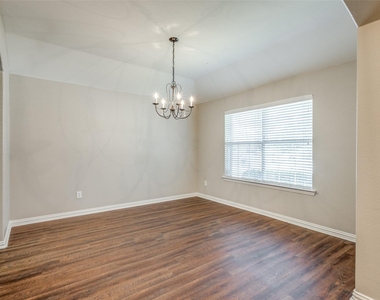 612 Cove Court - Photo Thumbnail 4