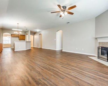 612 Cove Court - Photo Thumbnail 2