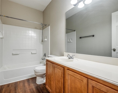612 Cove Court - Photo Thumbnail 9