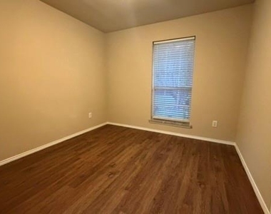 7905 Park Lane - Photo Thumbnail 11