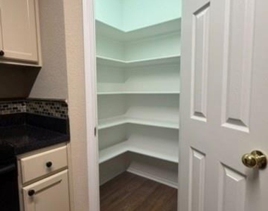7905 Park Lane - Photo Thumbnail 5