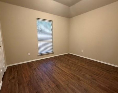 7905 Park Lane - Photo Thumbnail 14