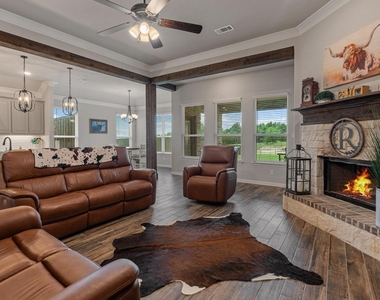 1089 Emilia Drive - Photo Thumbnail 16