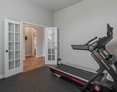 1089 Emilia Drive - Photo Thumbnail 11