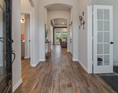 1089 Emilia Drive - Photo Thumbnail 4