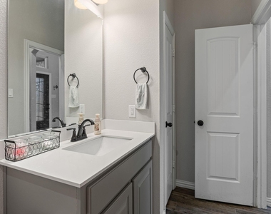1089 Emilia Drive - Photo Thumbnail 9