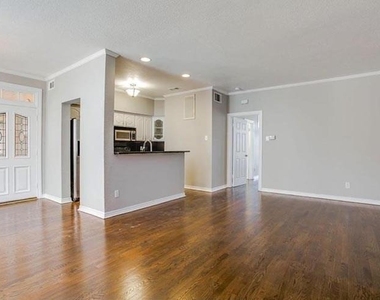 6318 Richmond Avenue - Photo Thumbnail 6