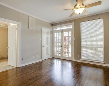 6318 Richmond Avenue - Photo Thumbnail 9