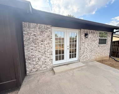 2704 Springlake Court - Photo Thumbnail 15