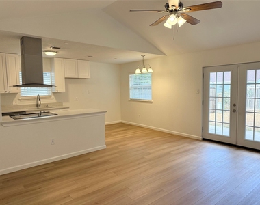 2704 Springlake Court - Photo Thumbnail 9