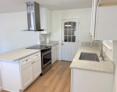 2704 Springlake Court - Photo Thumbnail 5