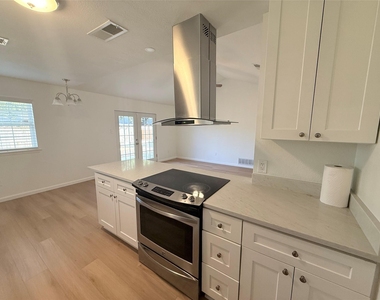 2704 Springlake Court - Photo Thumbnail 4