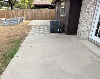 2704 Springlake Court - Photo Thumbnail 16