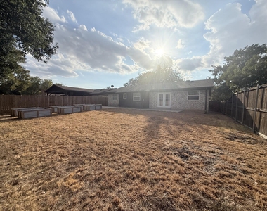 2704 Springlake Court - Photo Thumbnail 14