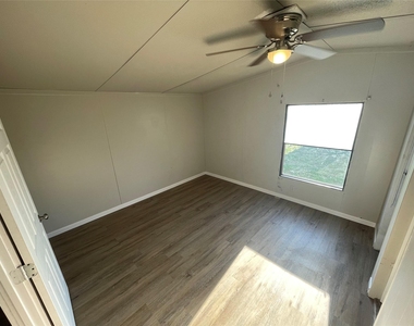 2901 Fm 604 - Photo Thumbnail 3