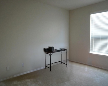 702 Indigo Road - Photo Thumbnail 10