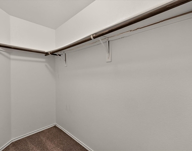 1049 Sewell Drive - Photo Thumbnail 12