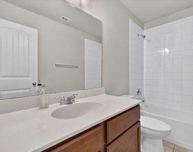 1049 Sewell Drive - Photo Thumbnail 15