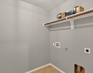 1049 Sewell Drive - Photo Thumbnail 17