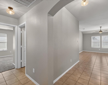 1049 Sewell Drive - Photo Thumbnail 16
