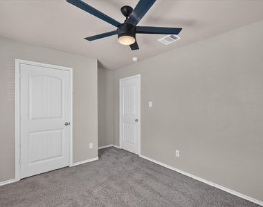 1049 Sewell Drive - Photo Thumbnail 13
