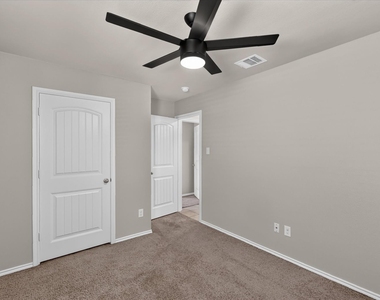 1049 Sewell Drive - Photo Thumbnail 14