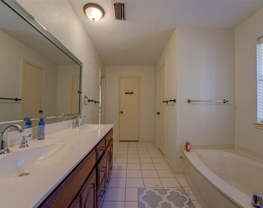 10 Cypress Court - Photo Thumbnail 9