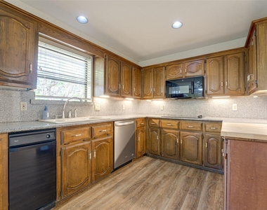 10 Cypress Court - Photo Thumbnail 16