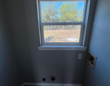 506 W Ball Street - Photo Thumbnail 6