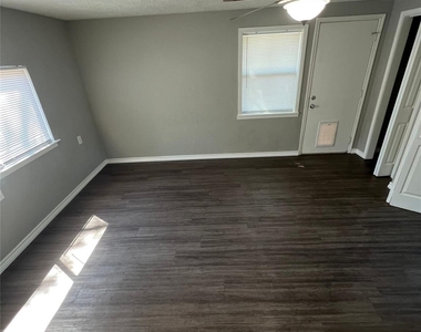 506 W Ball Street - Photo Thumbnail 5