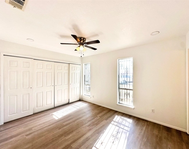 1035 Timberview Drive - Photo Thumbnail 11