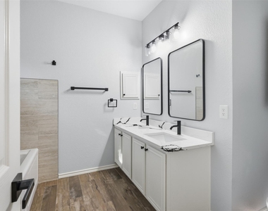 315 Londonderry Lane - Photo Thumbnail 21