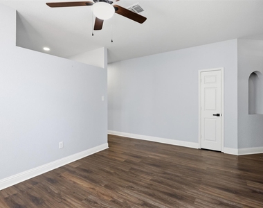 315 Londonderry Lane - Photo Thumbnail 17