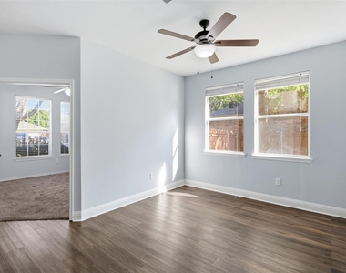 315 Londonderry Lane - Photo Thumbnail 16