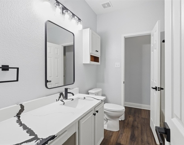 315 Londonderry Lane - Photo Thumbnail 24