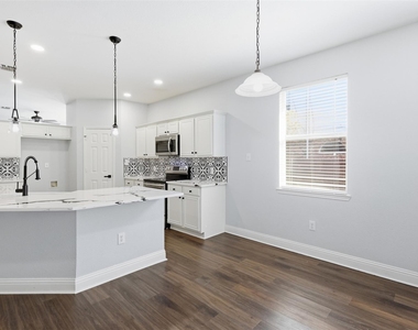 315 Londonderry Lane - Photo Thumbnail 6