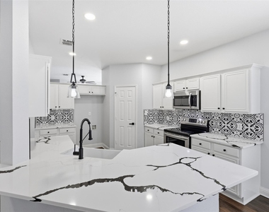 315 Londonderry Lane - Photo Thumbnail 7