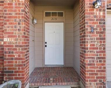 315 Londonderry Lane - Photo Thumbnail 2
