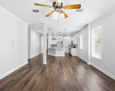 315 Londonderry Lane - Photo Thumbnail 4