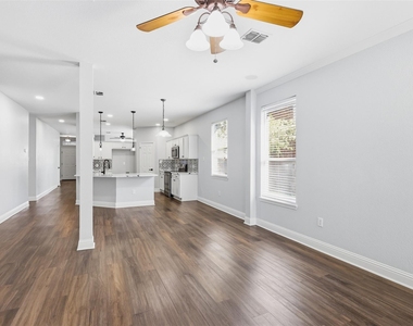 315 Londonderry Lane - Photo Thumbnail 5