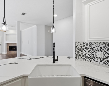 315 Londonderry Lane - Photo Thumbnail 11
