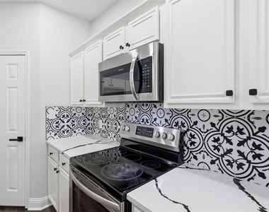 315 Londonderry Lane - Photo Thumbnail 10