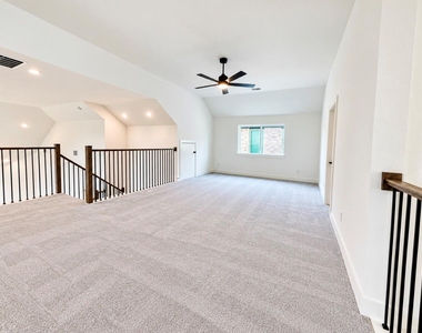 1129 Bradford Street - Photo Thumbnail 4