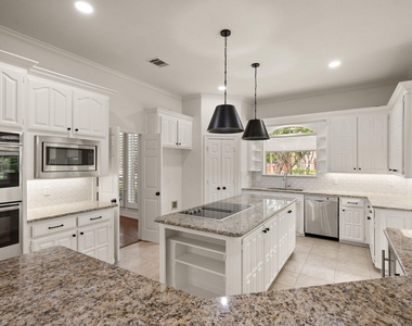 5302 Maple Lane - Photo Thumbnail 14