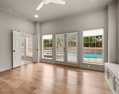 5302 Maple Lane - Photo Thumbnail 23