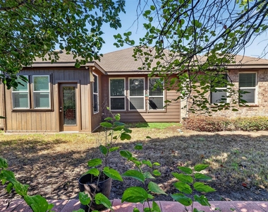 204 Saxon Street - Photo Thumbnail 28