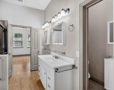204 Saxon Street - Photo Thumbnail 20