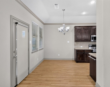 204 Saxon Street - Photo Thumbnail 13